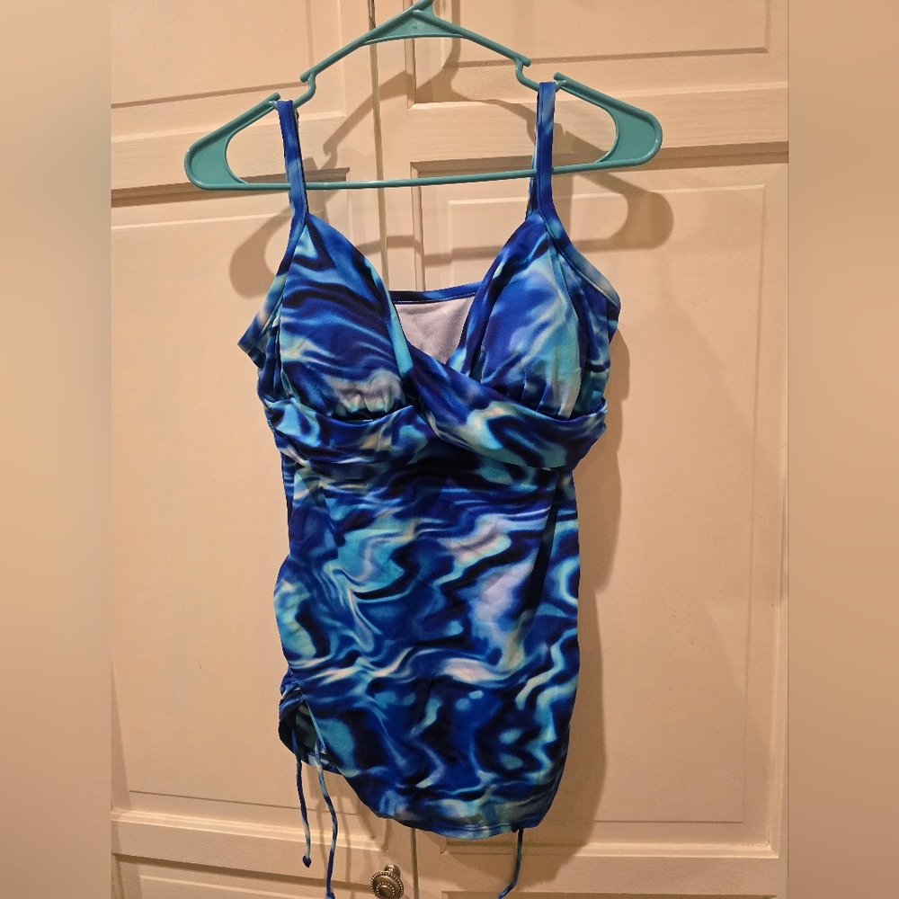 TrimShaper Swimming Blue Top Women's Size 14 Tankini